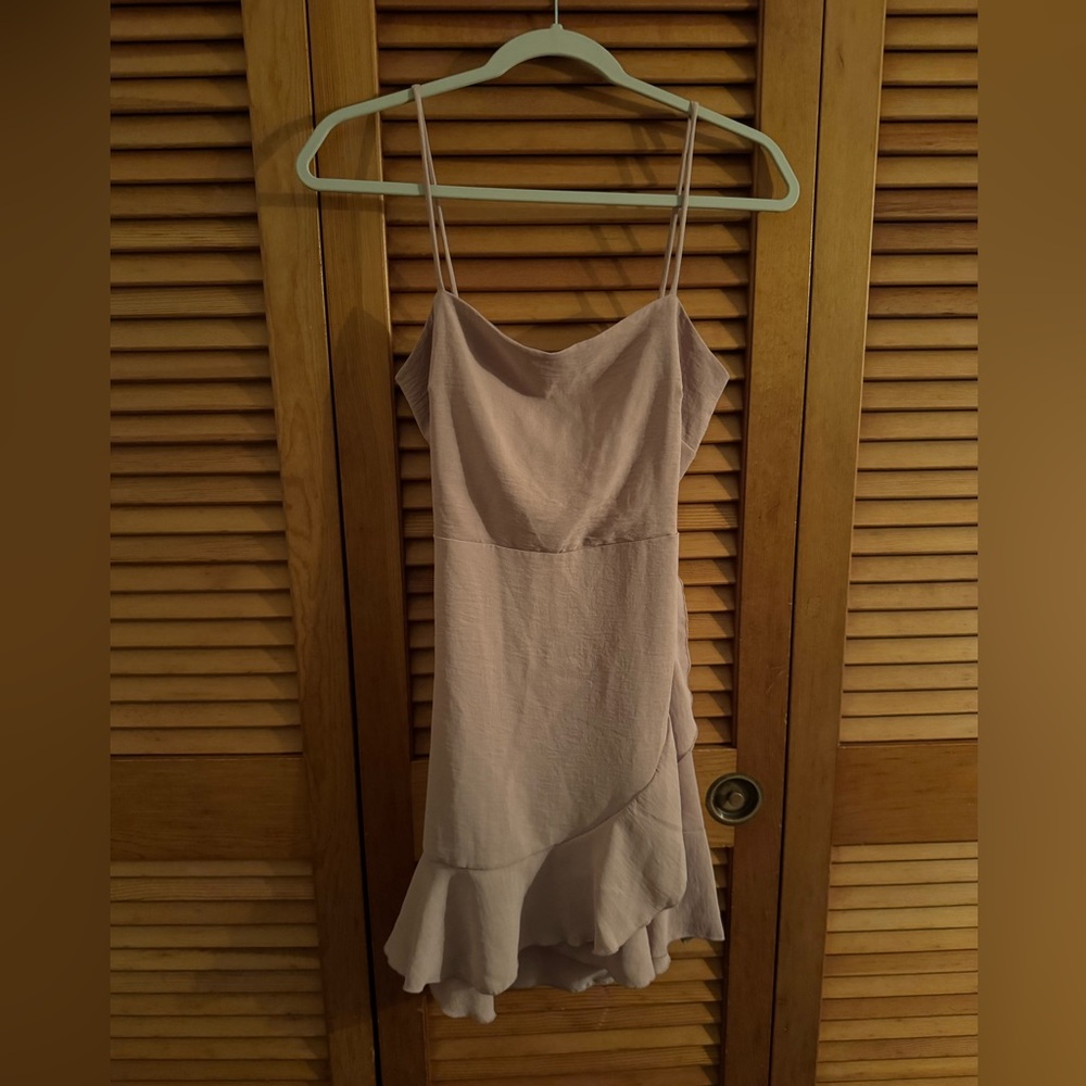 Elegant Lavender Spaghetti Strap Dress